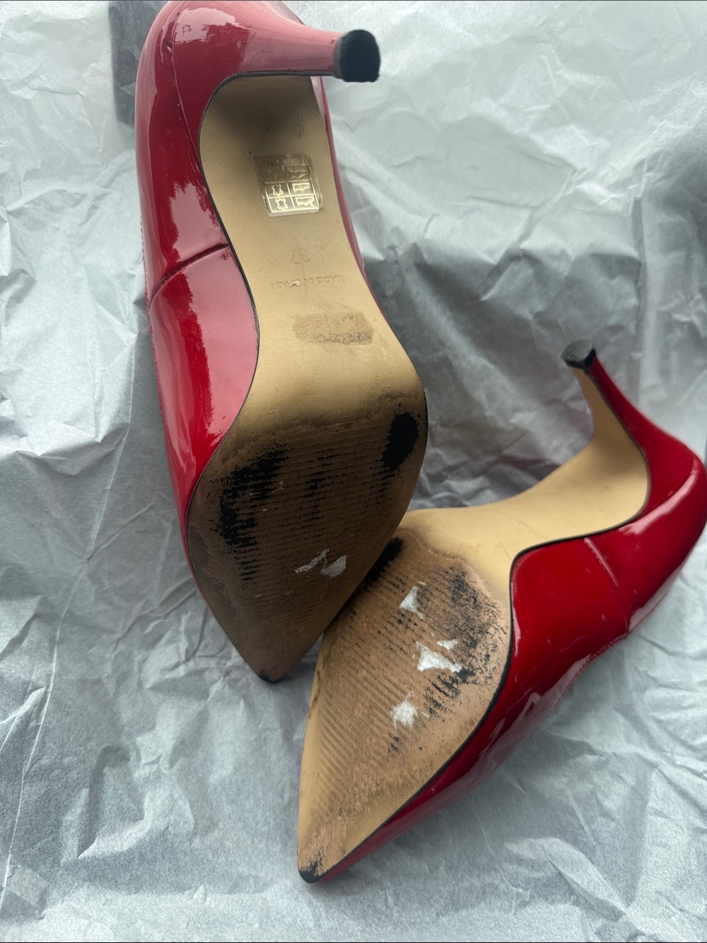 Red Patent Pointed-Toe Women’s Pumps - Picture 3 of 5